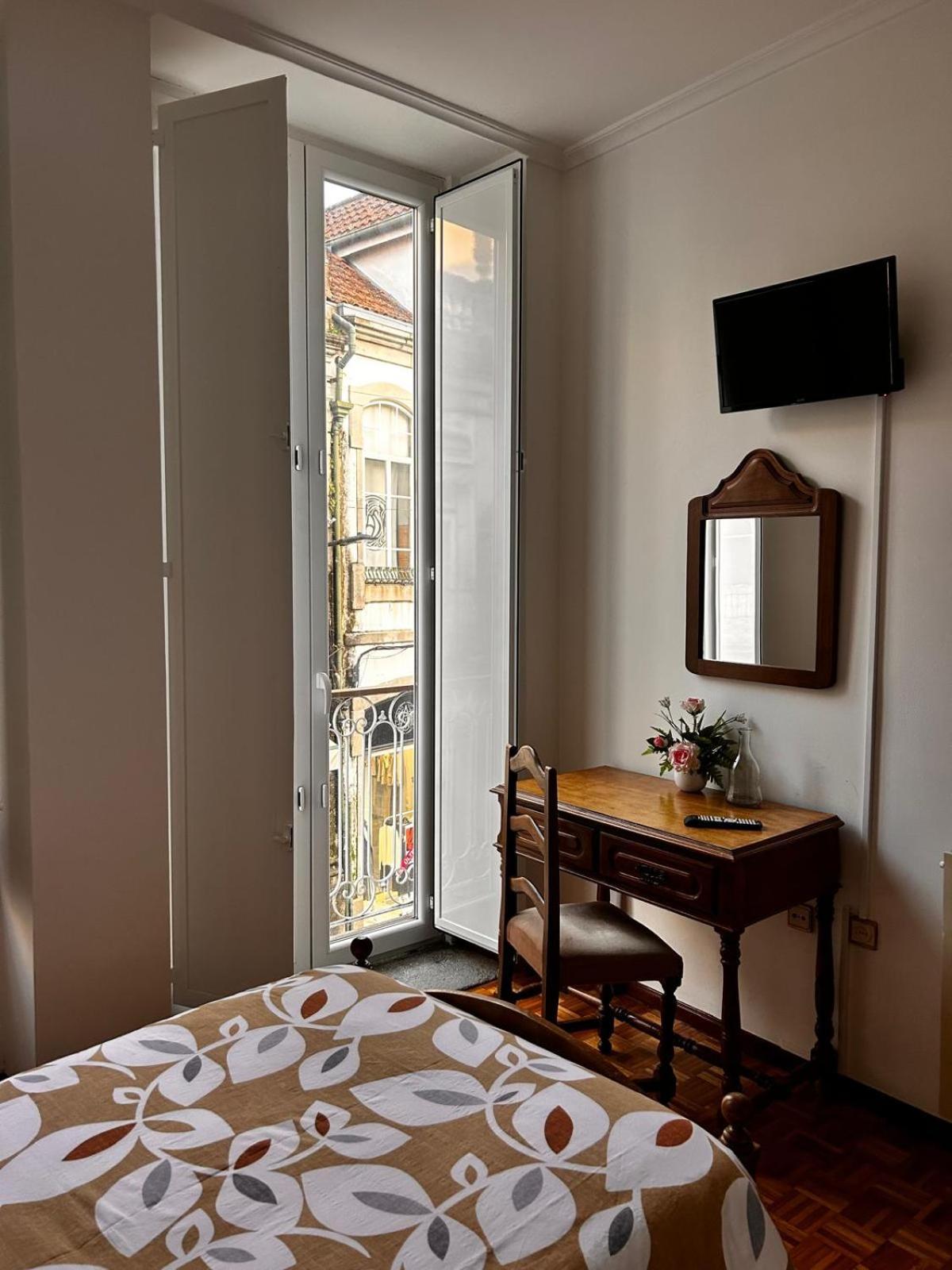 Residencial Real - Antiga Rosas Bed and Breakfast Vila Real Eksteriør billede