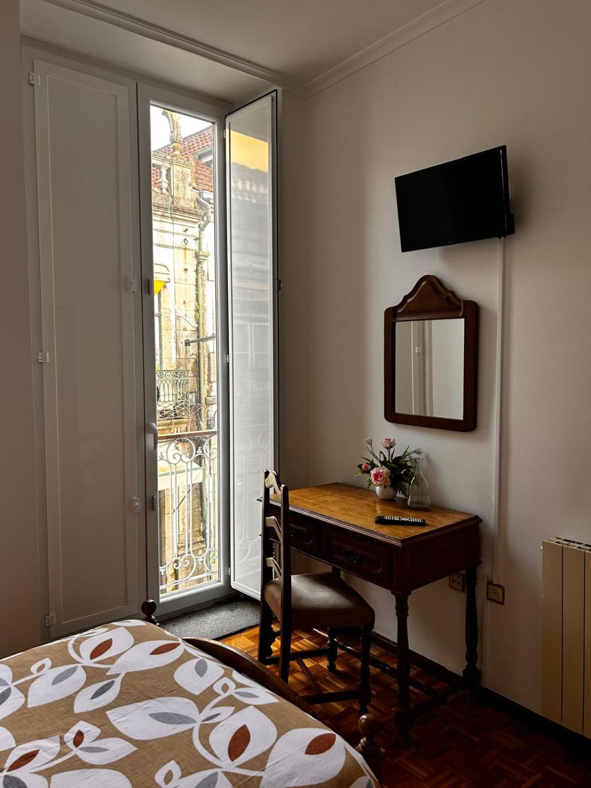 Residencial Real - Antiga Rosas Bed and Breakfast Vila Real Eksteriør billede