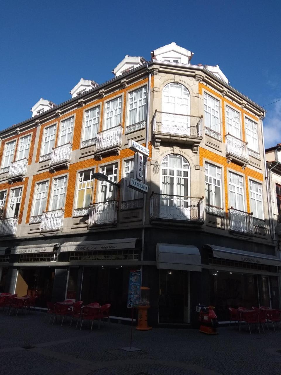 Residencial Real - Antiga Rosas Bed and Breakfast Vila Real Eksteriør billede